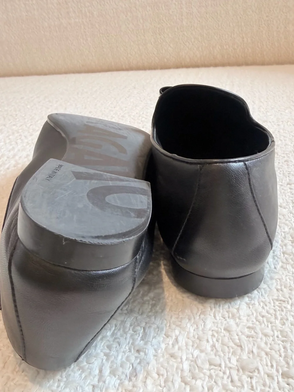 Authentic Salvatore Ferragamo Vara Bow Black Leather Loafers – Size 6.5 C